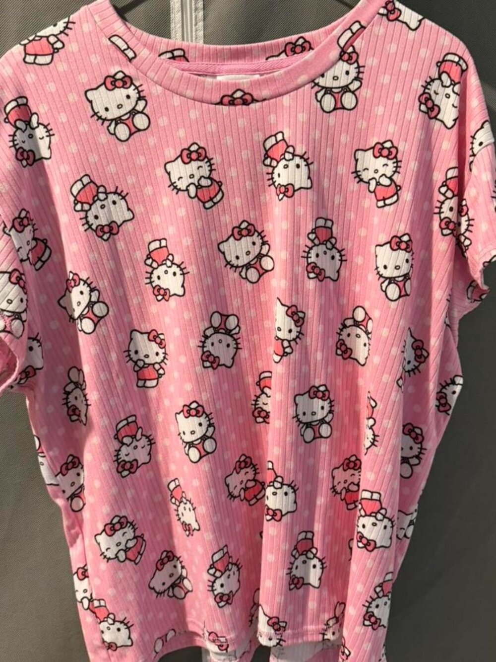 Hello Kitty pj set! Women’s size large but runs a bit big (L/XL).